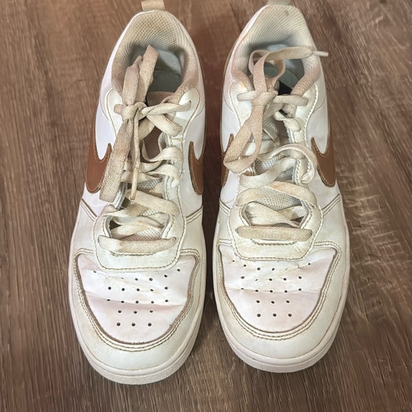 Nike court borough lows - Picture 1 of 3